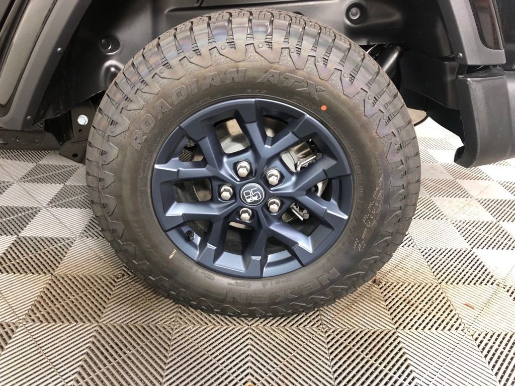 New 2026 Black Clear-Coat Exterior Paint Jeep 85th Anniversary Edition image 18