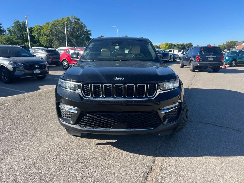 Used 2024 Diamond Black Crystal Pearlcoat Jeep Limited image 19