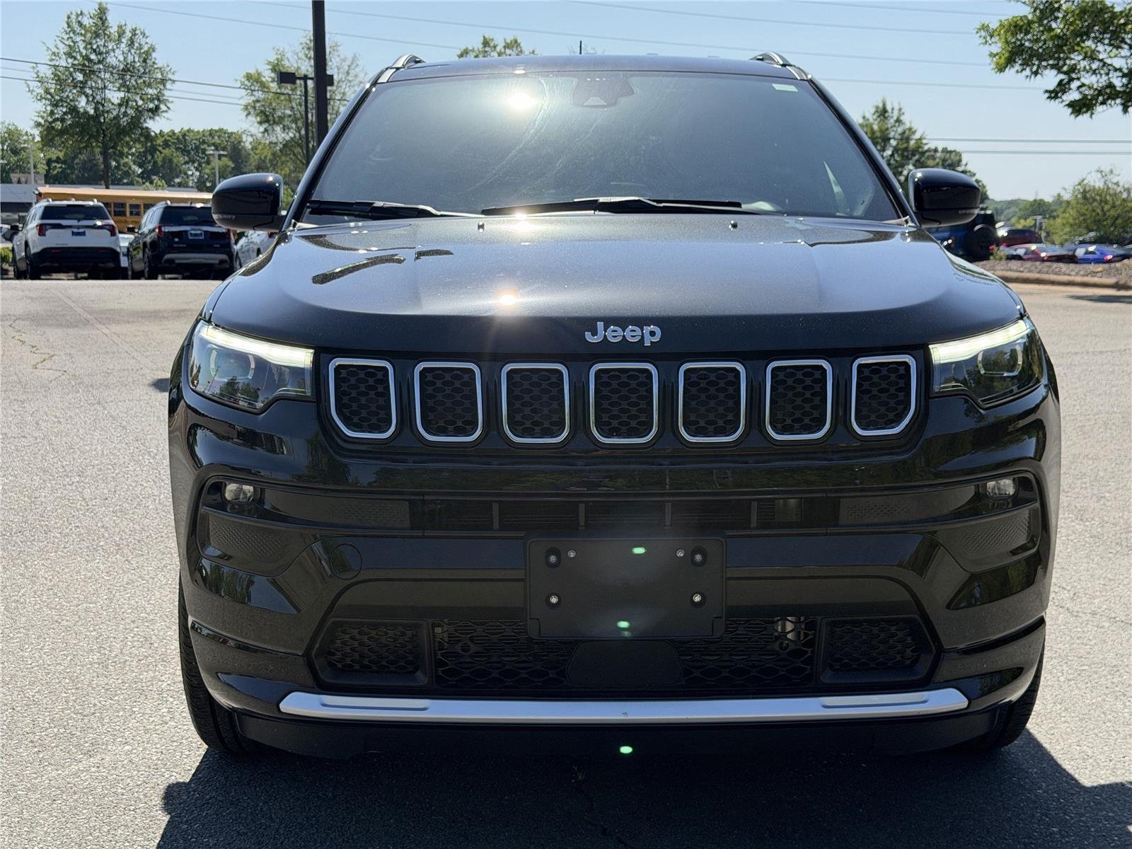 Used 2023 Diamond Black Crystal Pearlcoat Jeep Limited image 32
