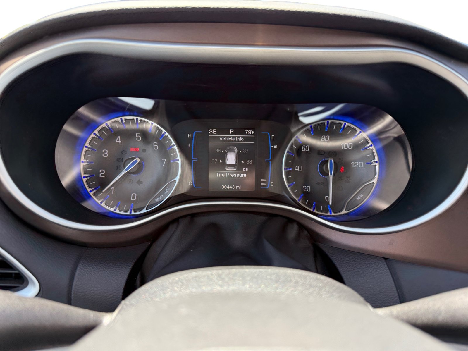 Used 2017 Molten Silver Chrysler Touring L image 11