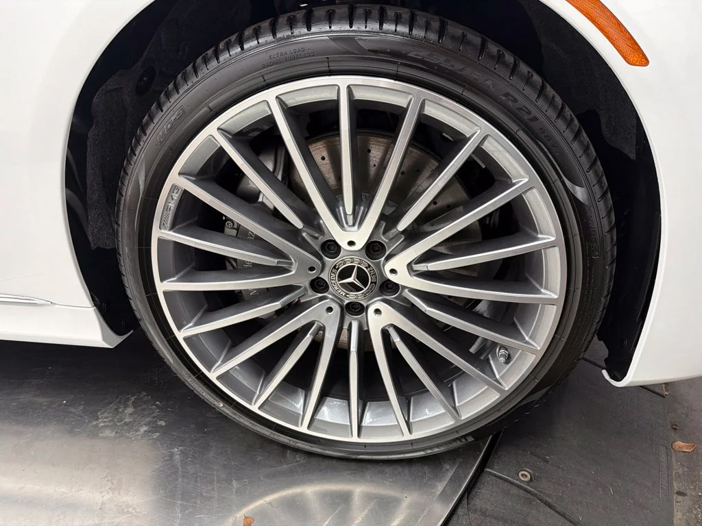 New 2027 White Mercedes-Benz S 580 image 9