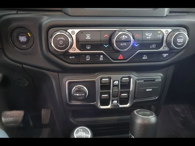 Used 2023 Blue Jeep High Tide image 15