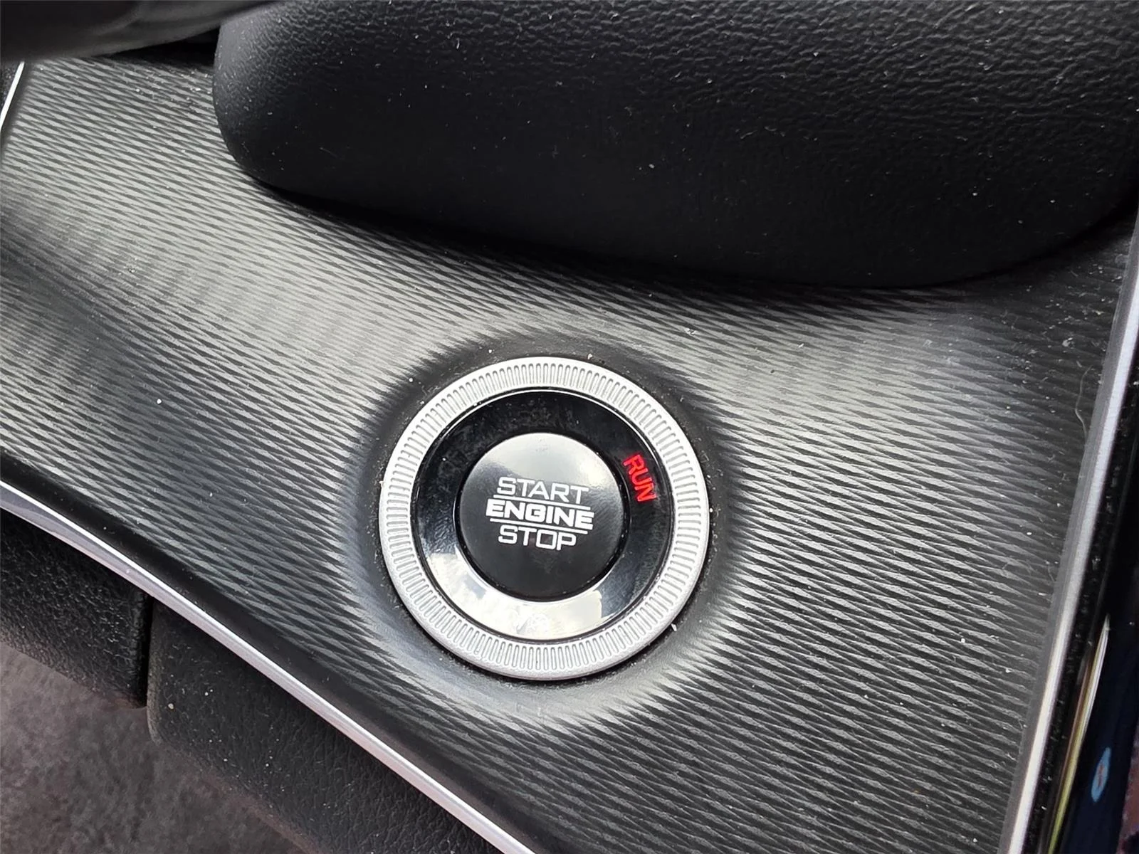 Used 2025 Velvet Red Pearlcoat Jeep Altitude X image 26