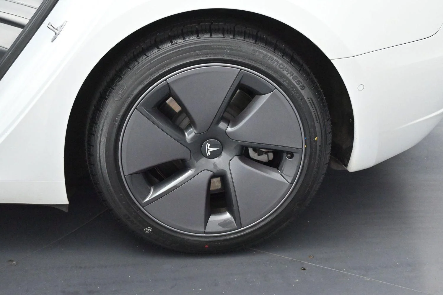 Used 2021 Pearl White Multi-Coat Tesla Standard Range Plus image 32