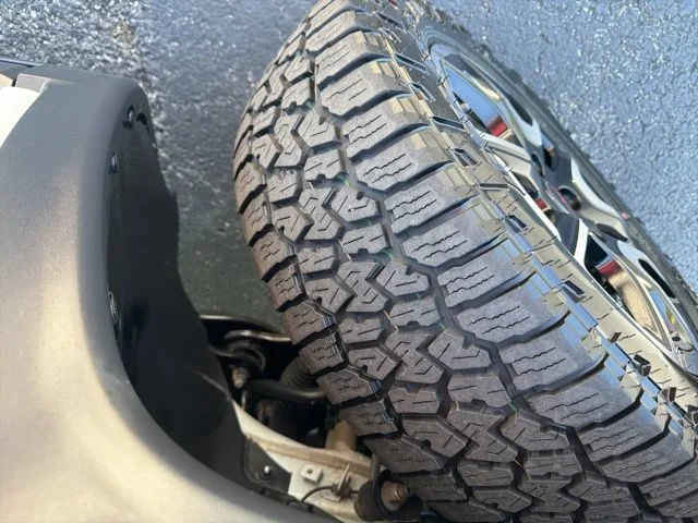 Used 2025 White Jeep Trailhawk image 13