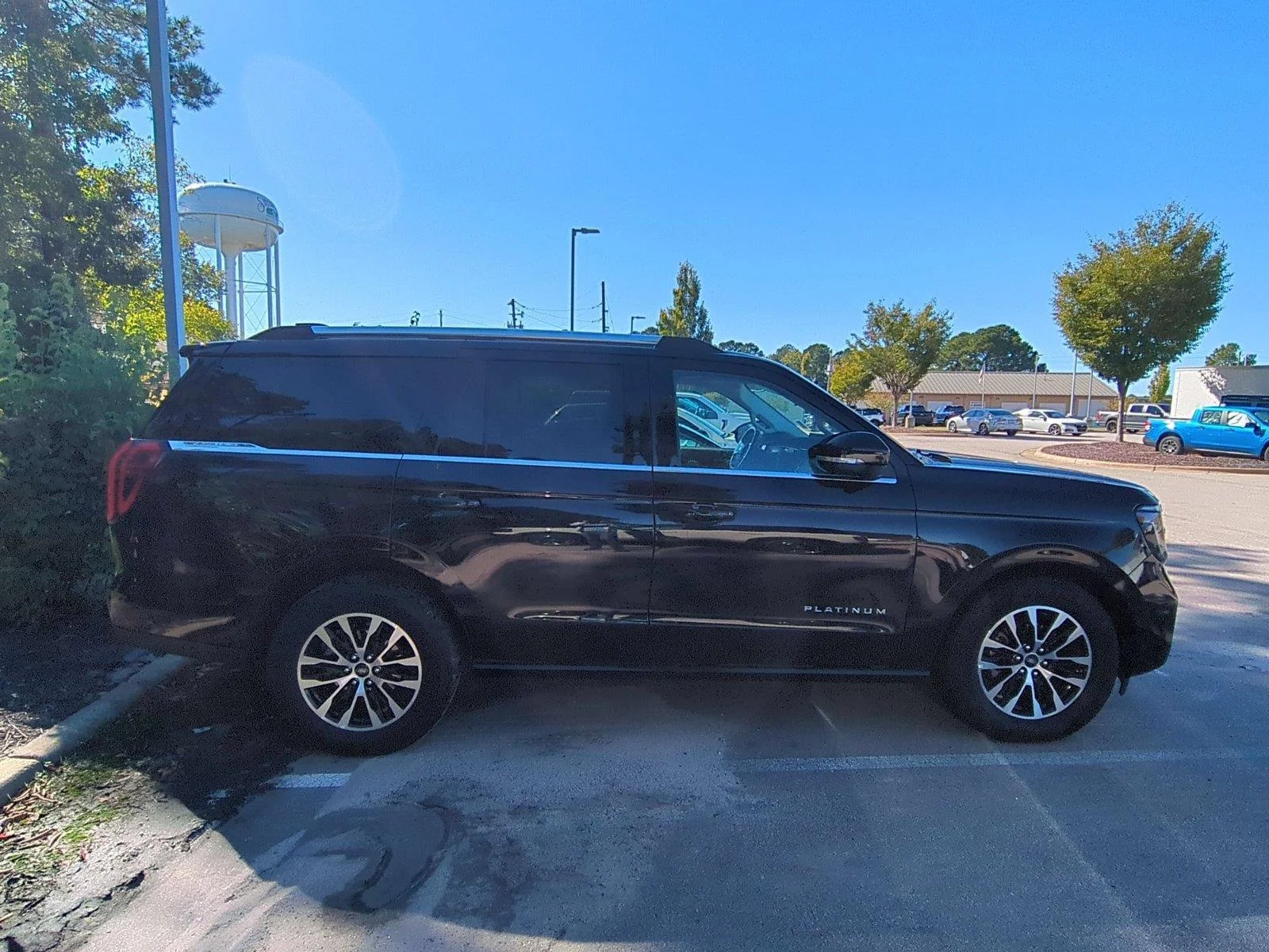 Used 2025 Agate Black Ford Platinum image 4
