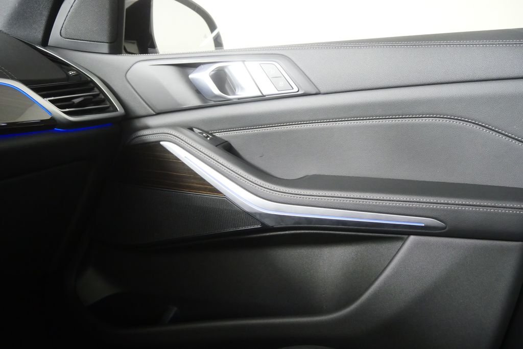 Used 2021 Black Sapphire Metallic BMW xDrive40i image 25