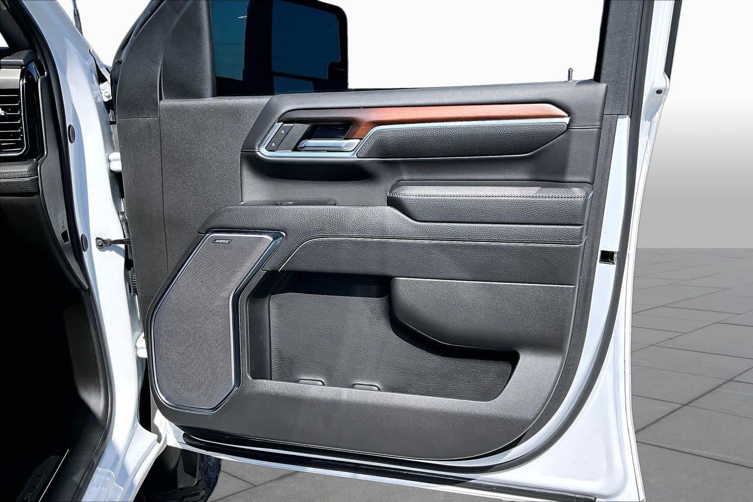 Used 2024 White Frost Tricoat GMC Denali image 20