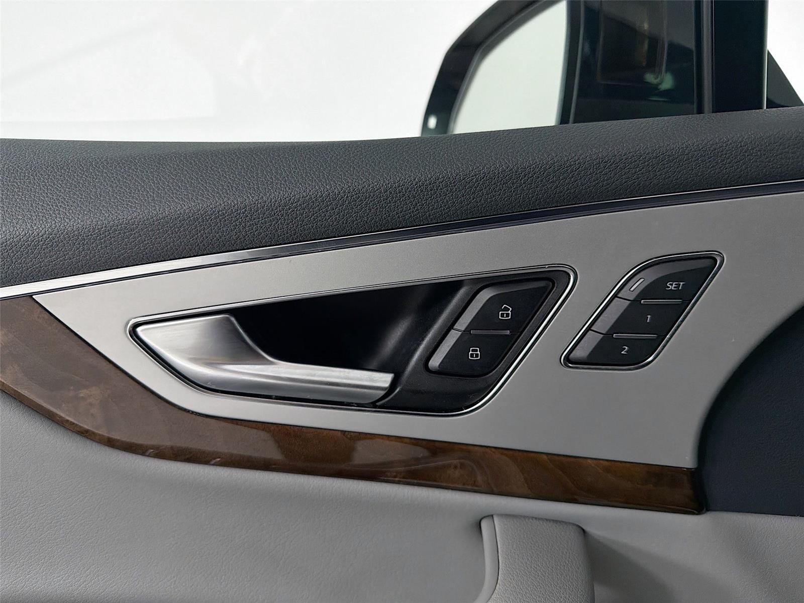 Used 2018  AUDI  image 7