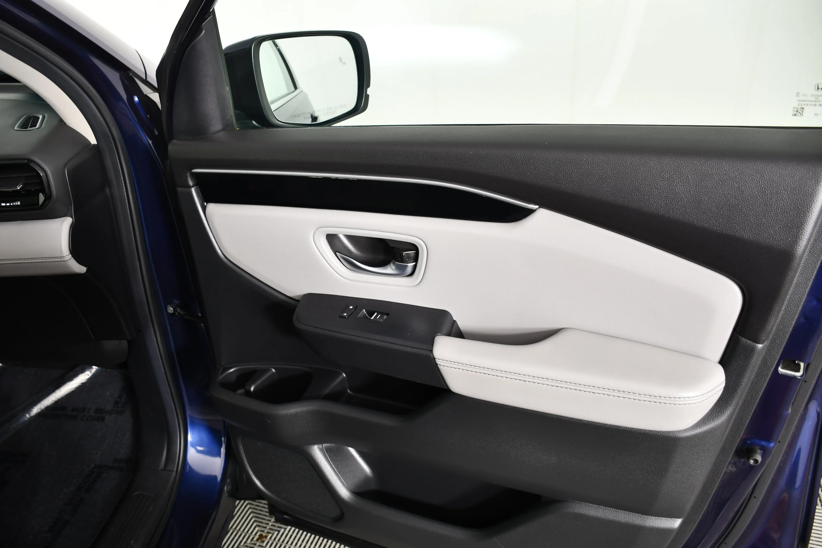 Used 2025 Obsidian Blue Pearl Honda Touring image 40