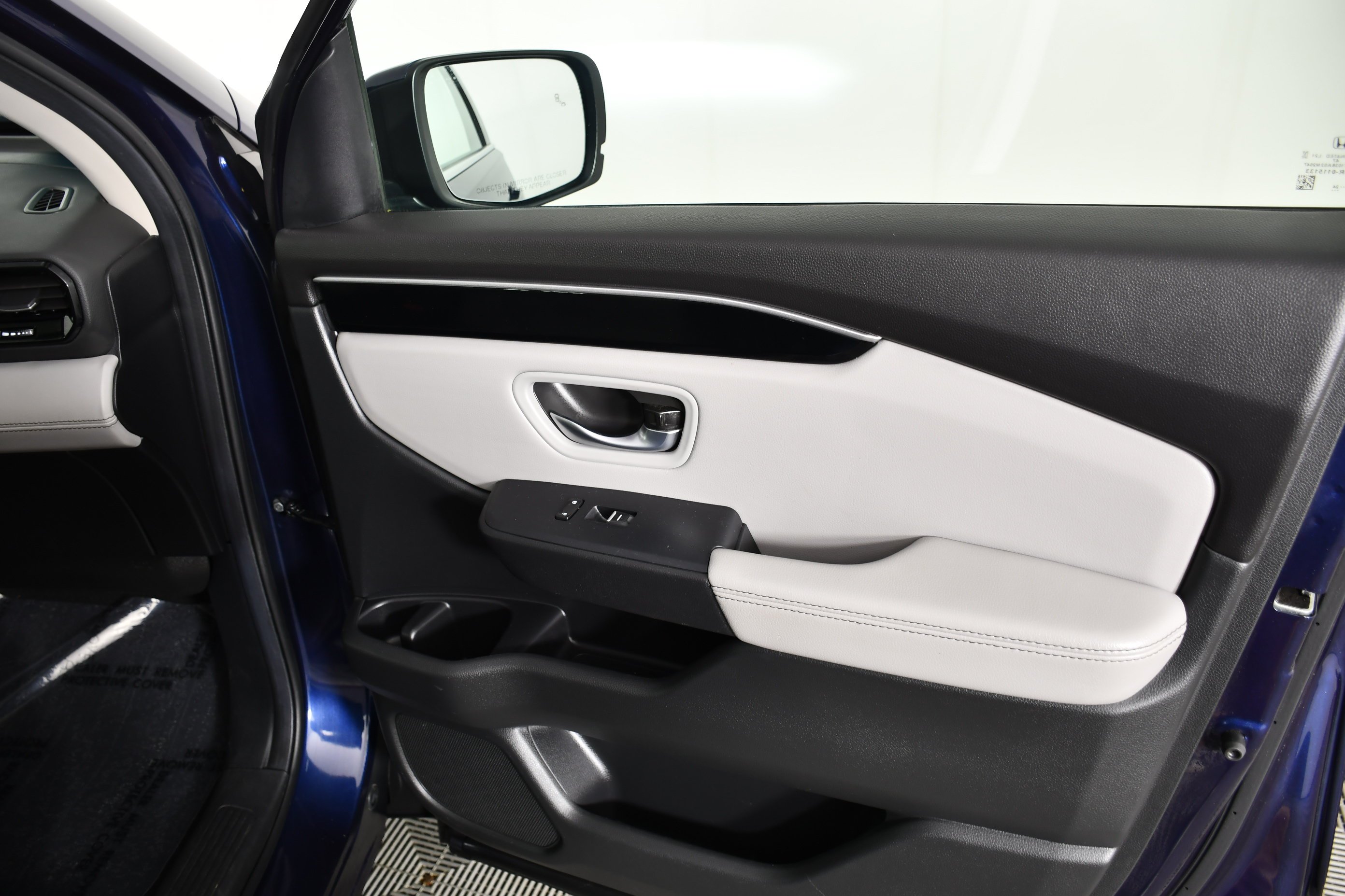 Used 2025 Obsidian Blue Pearl Honda Touring image 40