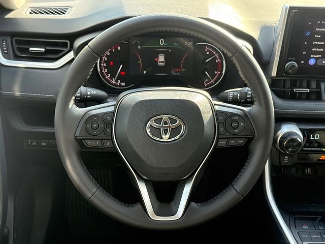 Used 2025  Toyota XLE Premium image 15