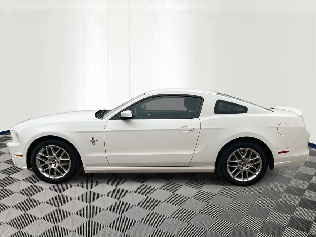 Used 2013 Ford Mustang V6 Premium with VIN 1ZVBP8AM2D5217687 for sale in Eastpointe, MI