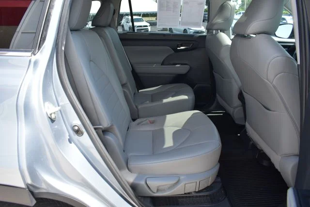 Used 2020 Blue Toyota XLE image 20