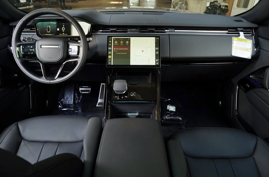 Certified Used 2025 Gray Land Rover Dynamic SE image 9
