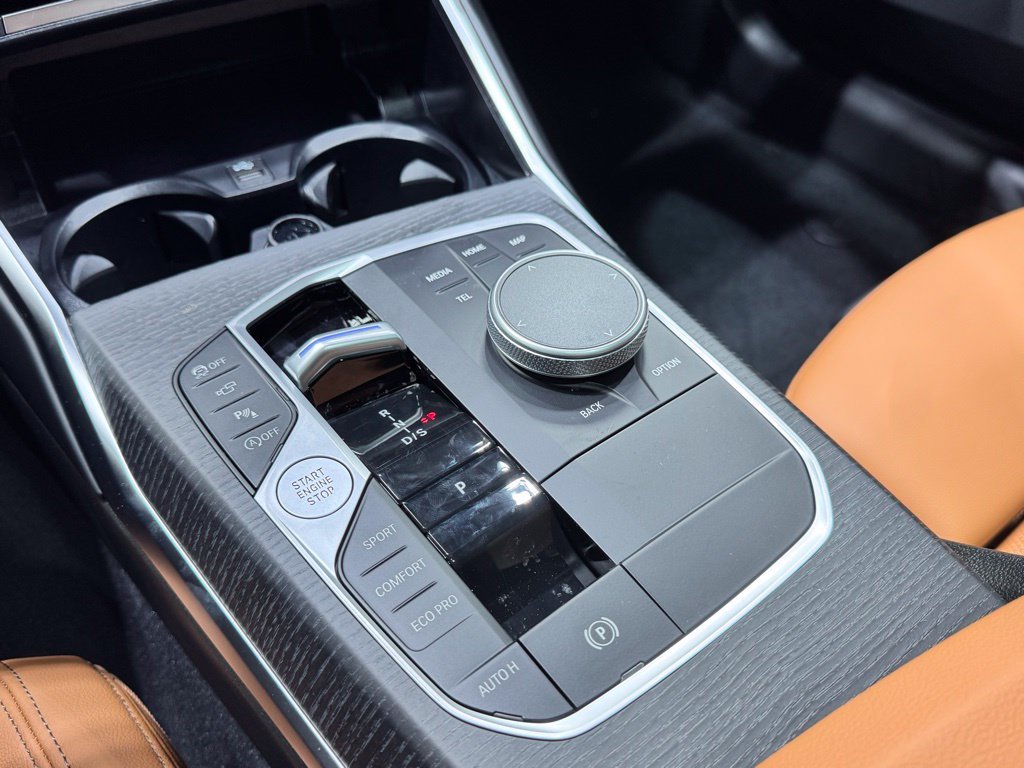 2026 BMW 3 Series 330i - Photo 10