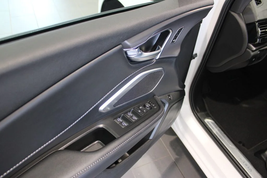 New 2026 Platinum White Pearl Acura Base image 27