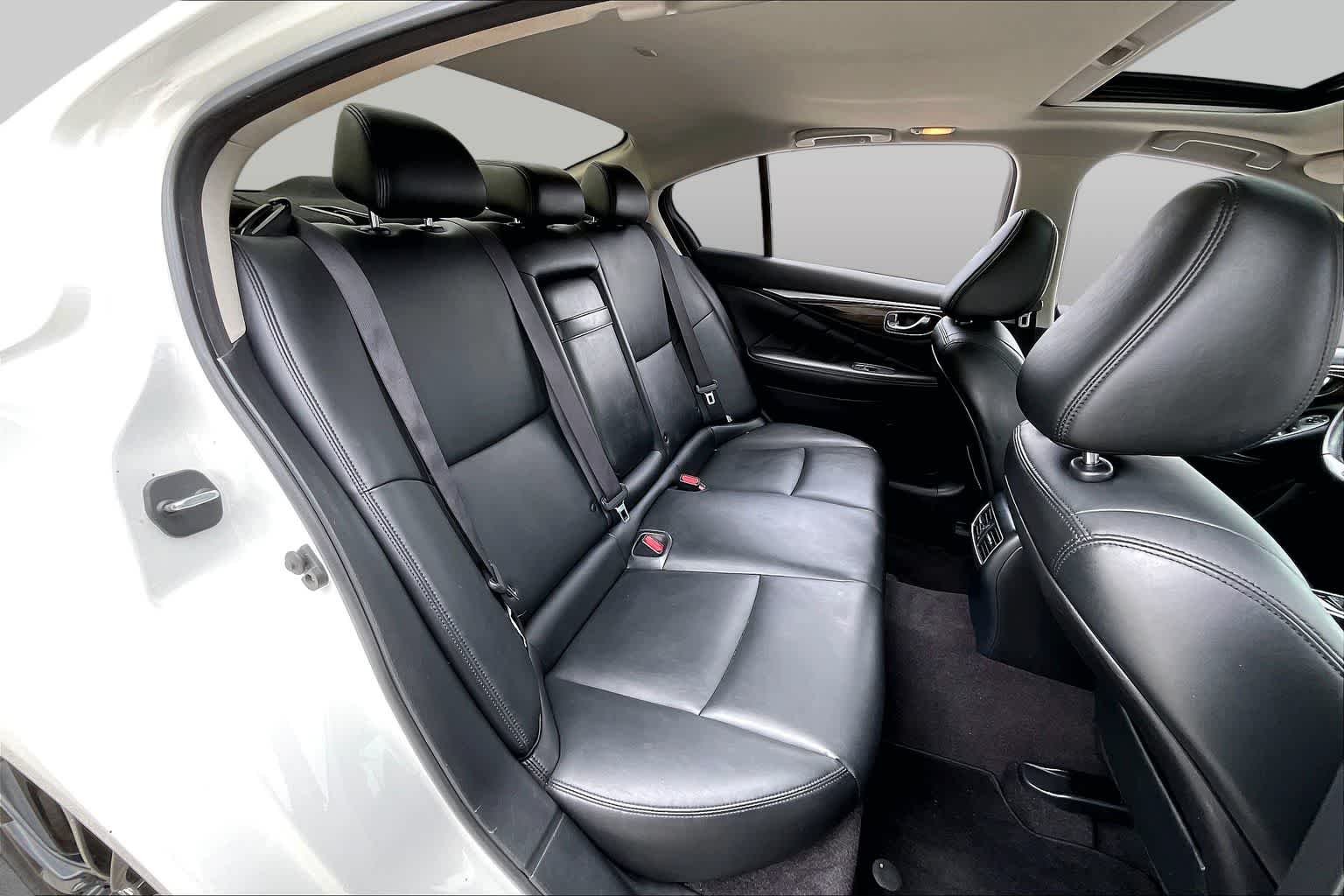 Used 2019 Pure White INFINITI 3.0t LUXE image 21