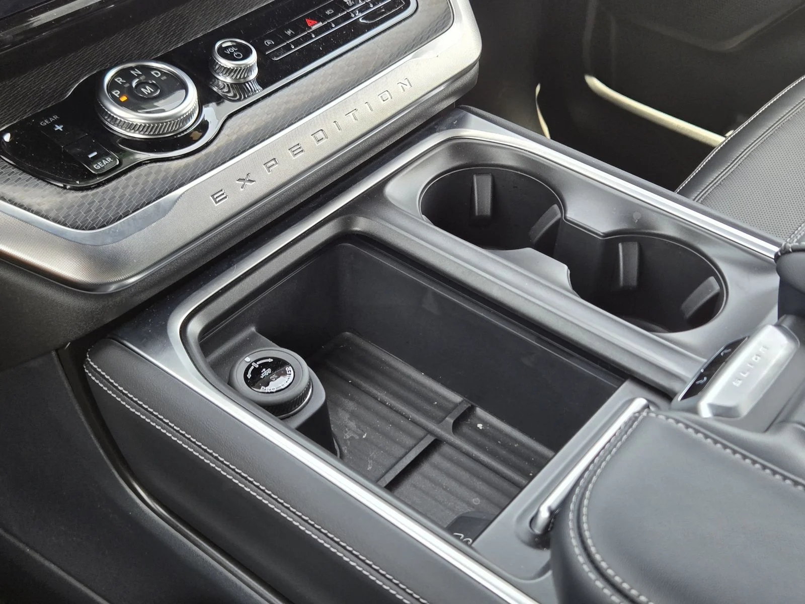 New 2026 Star White Metallic Tri-Coat Ford Platinum® image 15