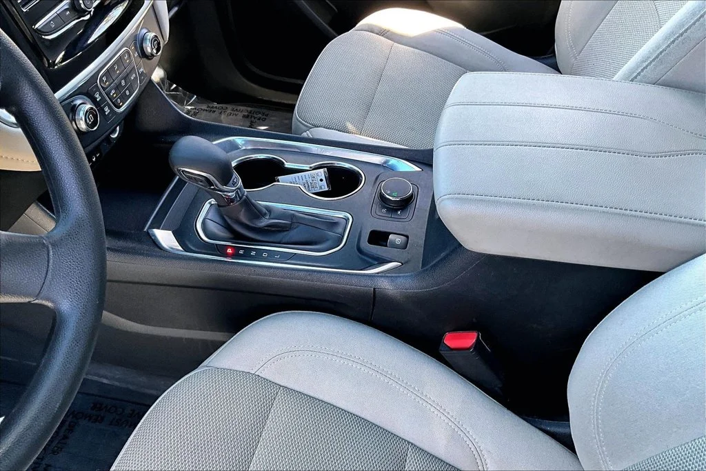 Used 2022 White Chevrolet LS image 22