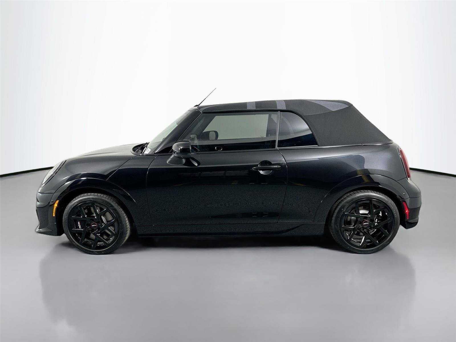 New 2026 Midnight Black II Metallic MINI Iconic image 8