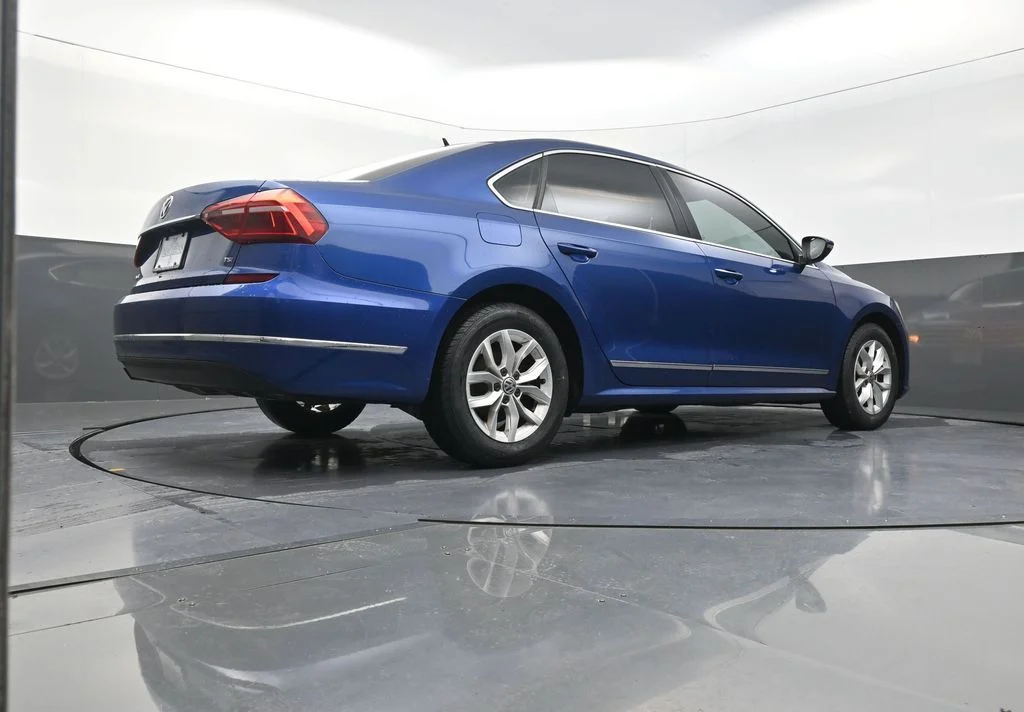 Used 2017 Blue Volkswagen 1.8T S image 29