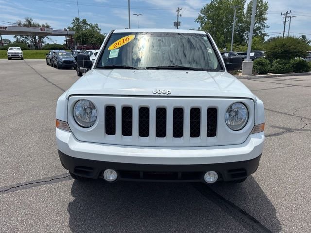 Used 2016 White Jeep Sport image 4