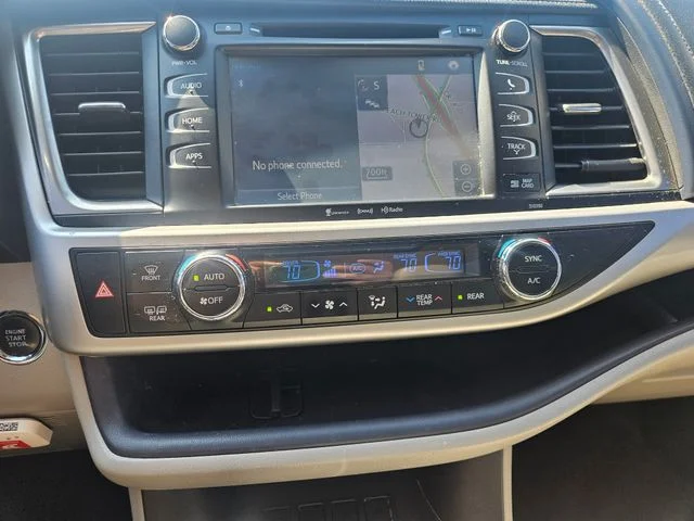 Used 2019 Silver Toyota XLE image 18