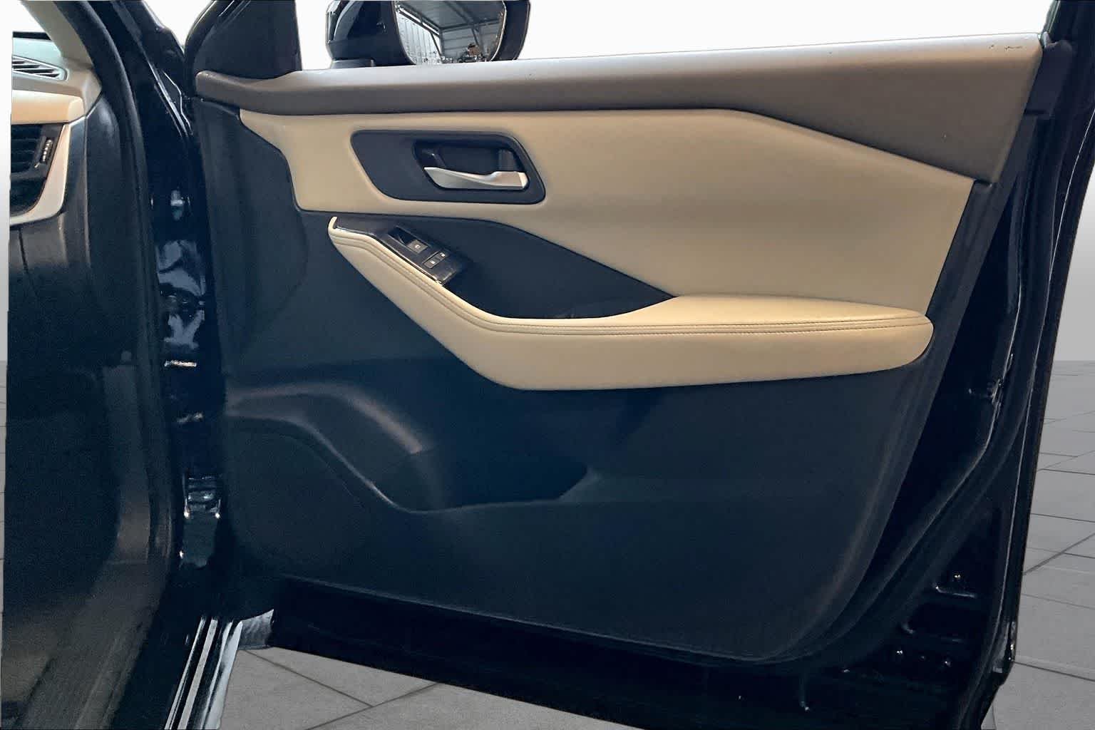 Used 2025 Super Black Nissan SV image 20