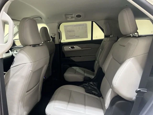 New 2026 Star White Metallic Tri-Coat Ford Active image 55