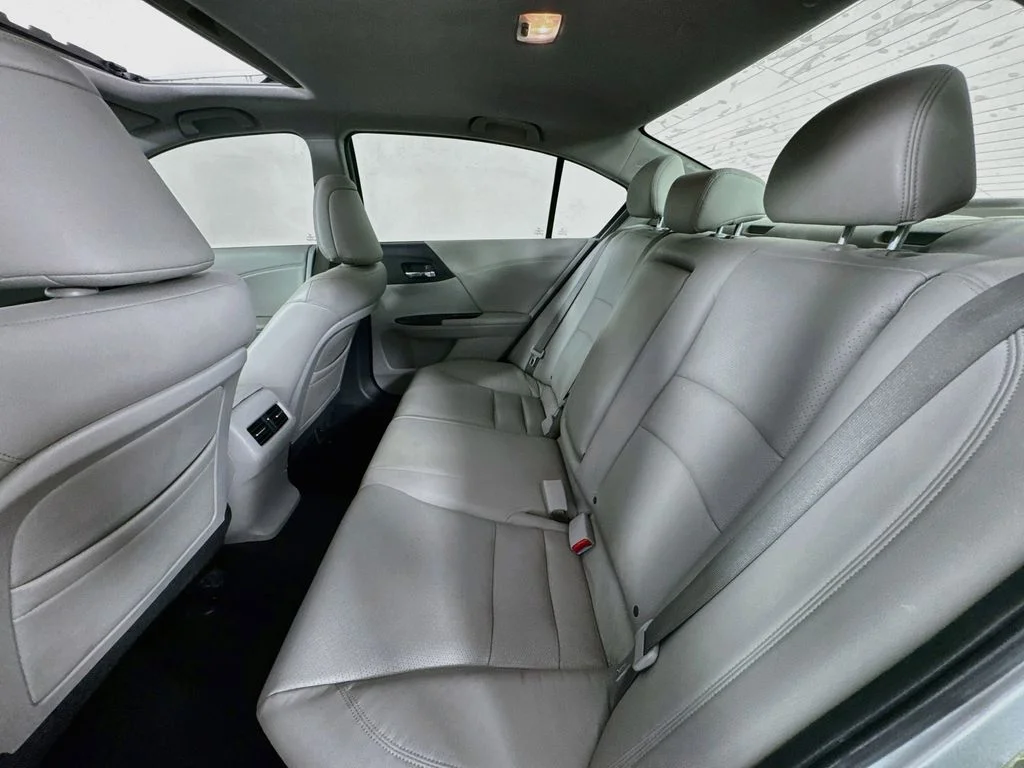 Used 2014 Silver Honda EX-L image 30