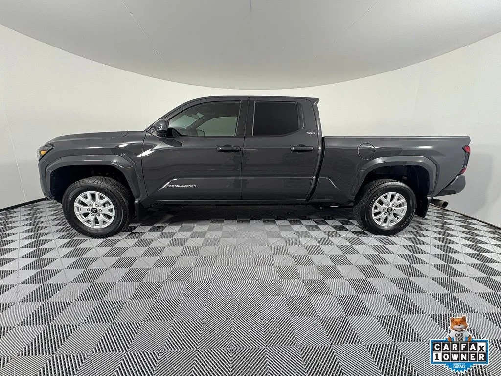 Used 2025  Toyota SR5 image 12