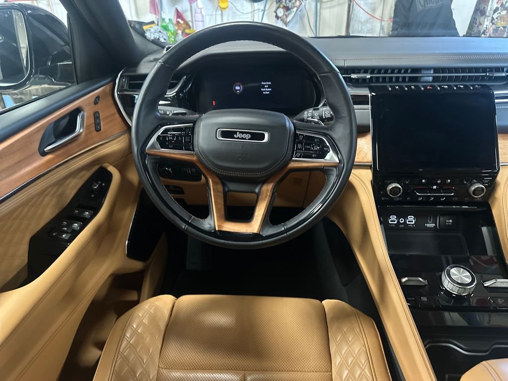 Used 2023 Silver Jeep Summit image 17
