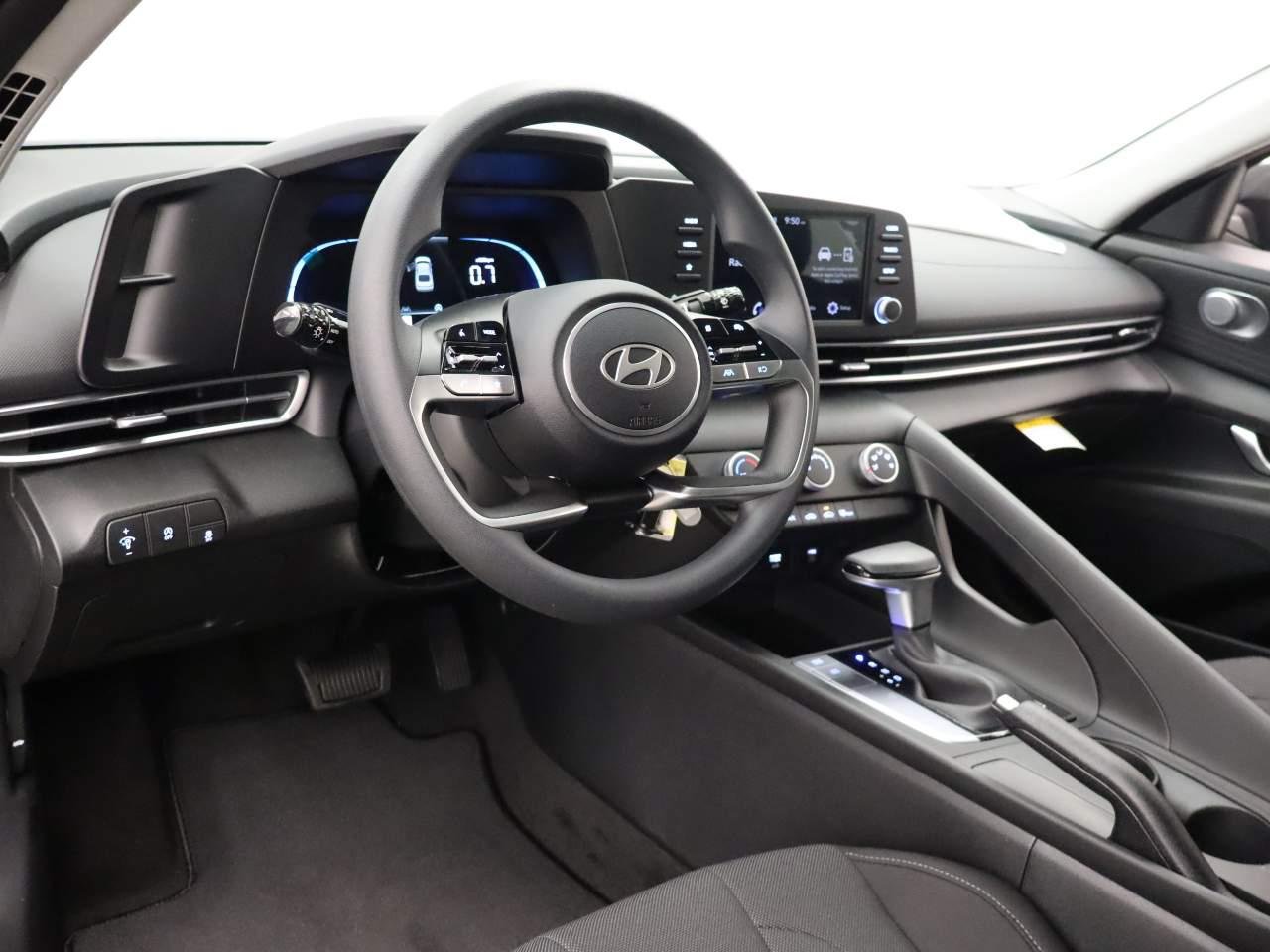 New 2026 Amazon Gray Pearl Hyundai SE image 13