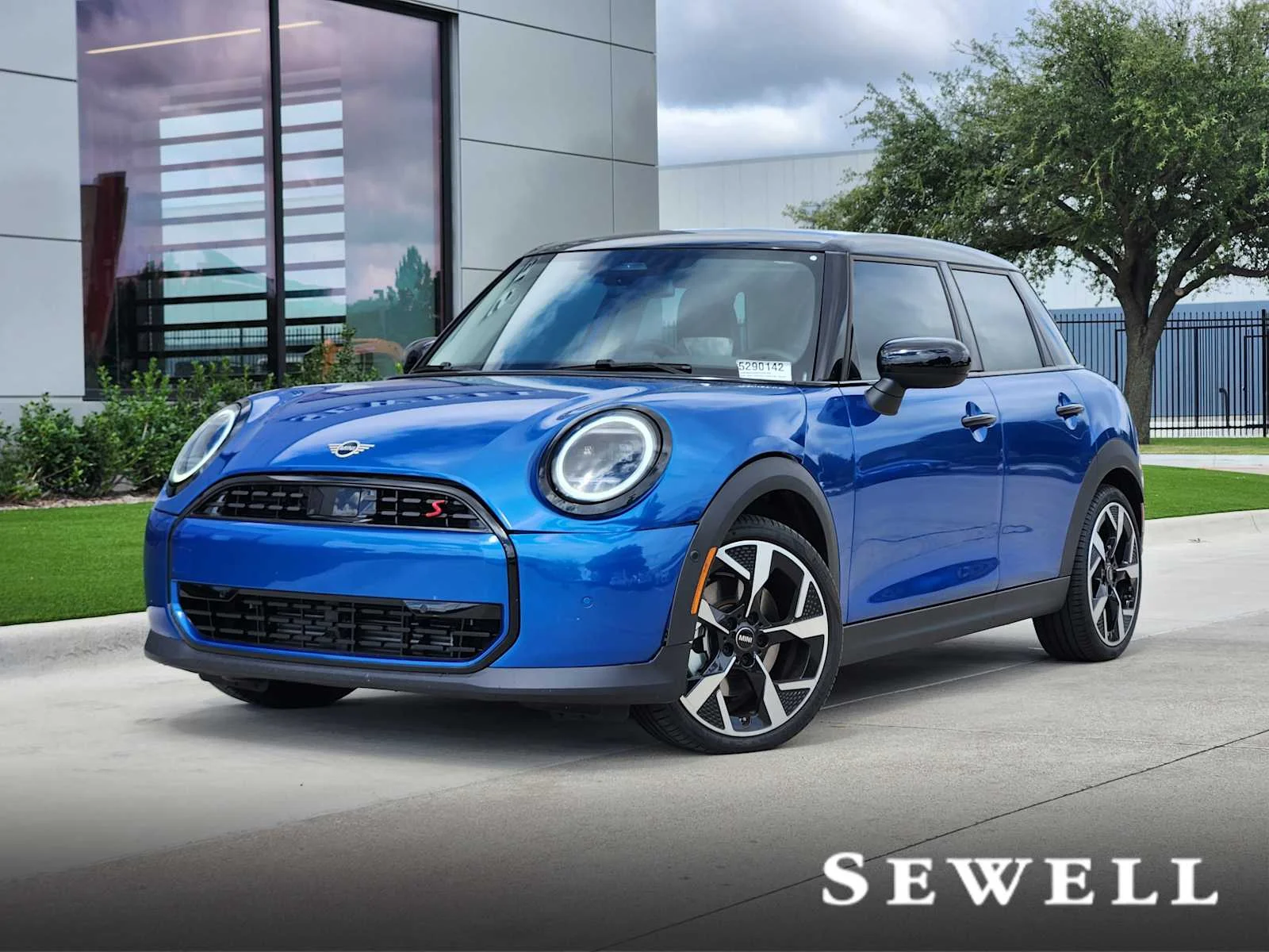 Pre-Owned 2025 MINI Hardtop 4 Door Signature Plus Sportshatch in