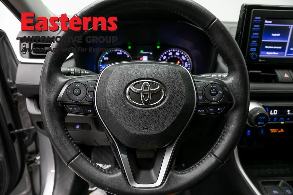 Used 2021 Silver Toyota XLE image 10