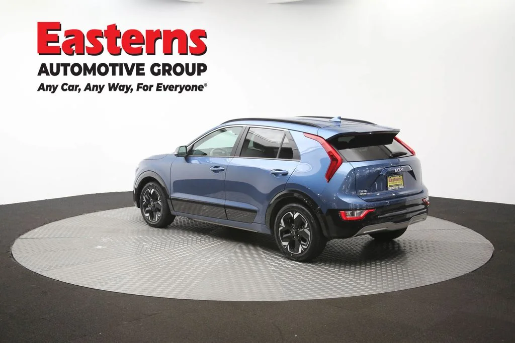 Used 2023 Blue Kia Wind image 62