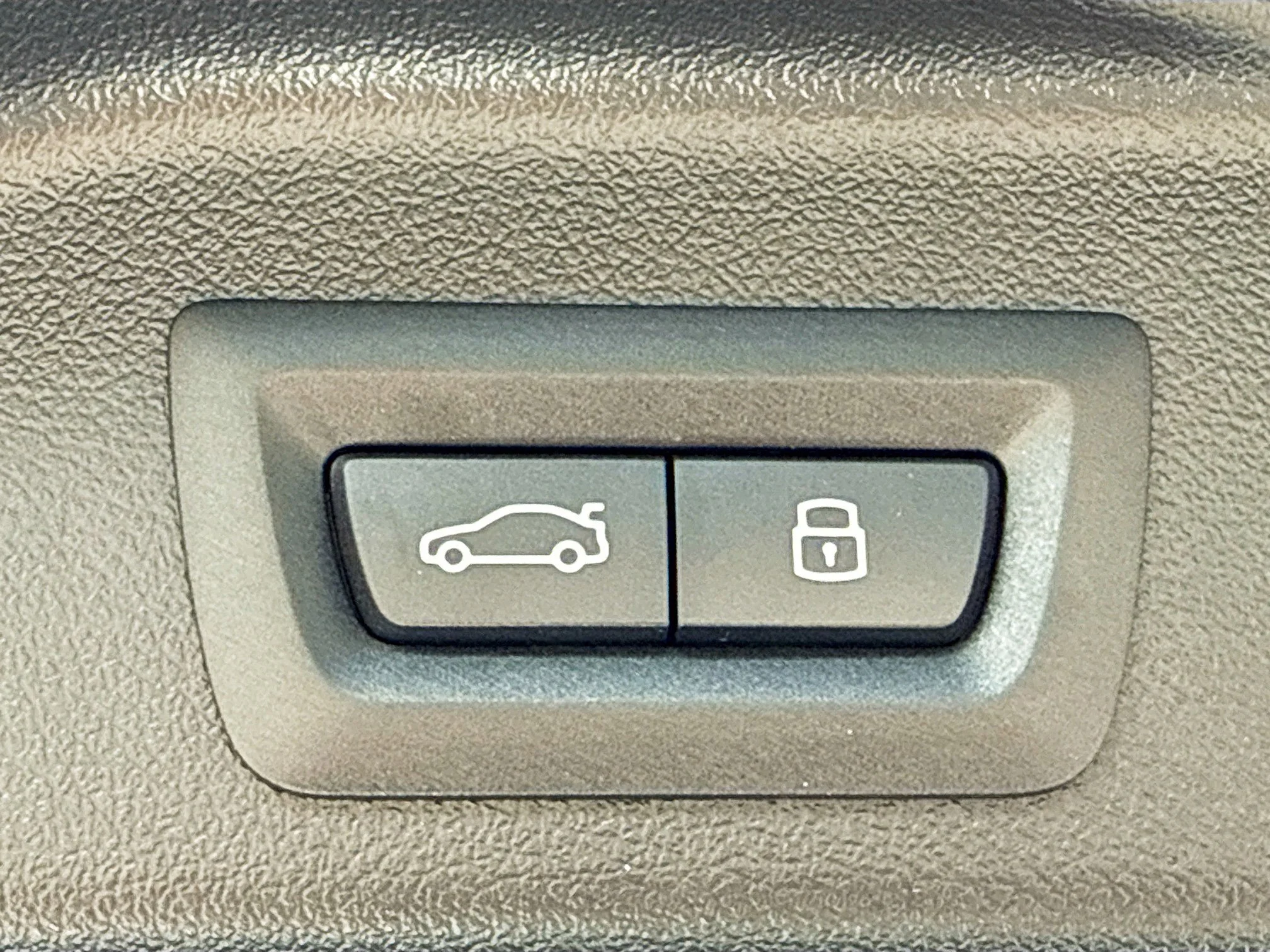 New 2026 Brooklyn Grey Metallic BMW sDrive40i image 13