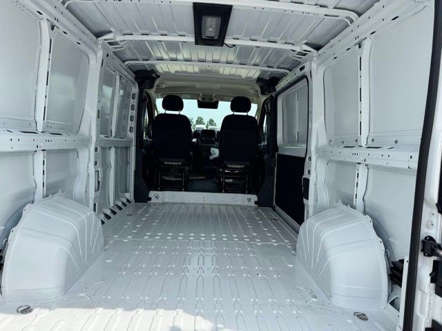 New 2025 Bright White Clearcoat RAM Tradesman image 26