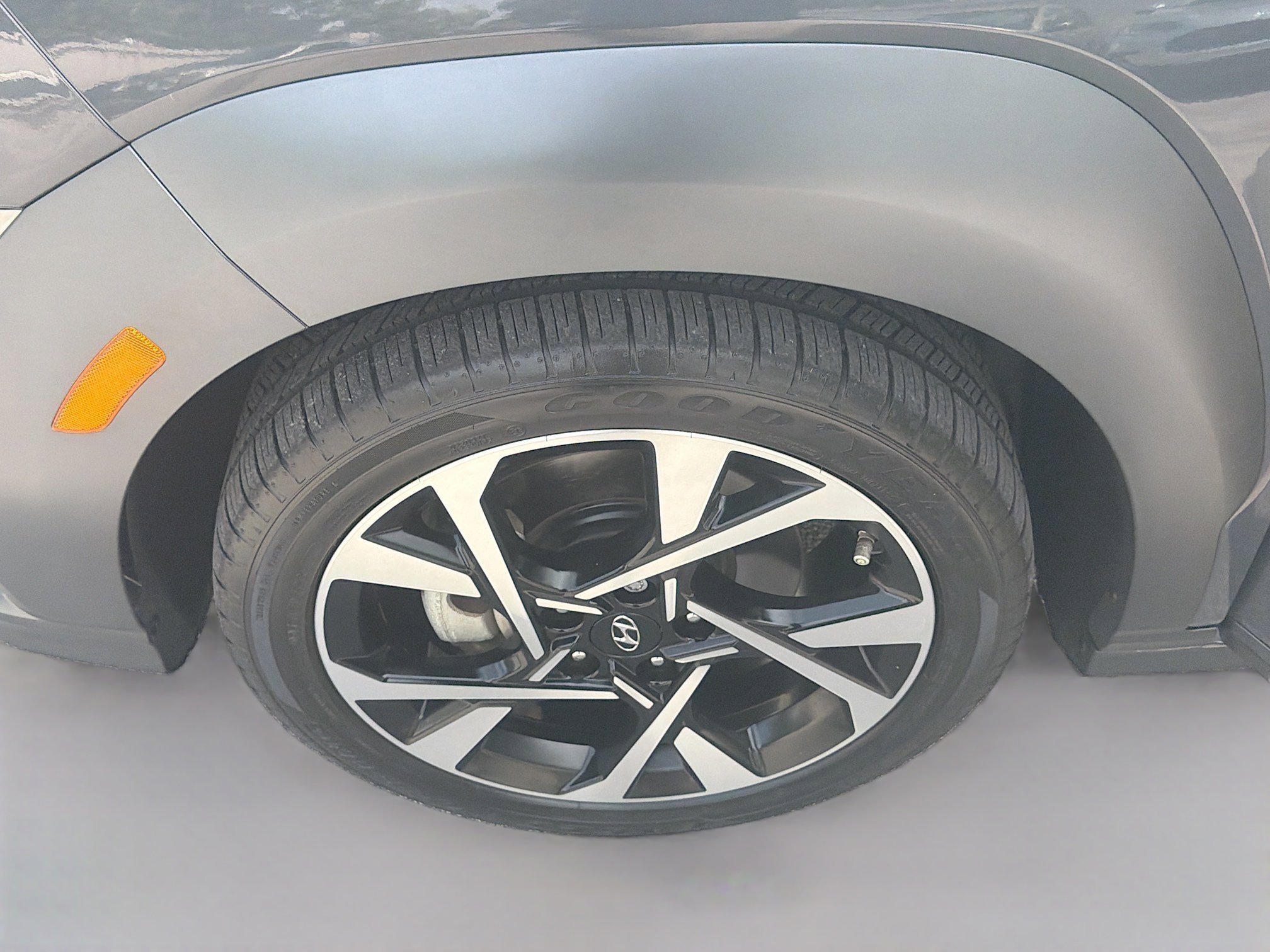 Used 2023 Ecotronic Gray Hyundai Limited image 34
