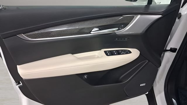 Used 2022 CRYSTAL WHITE TRICOAT Cadillac AWD Sport image 22