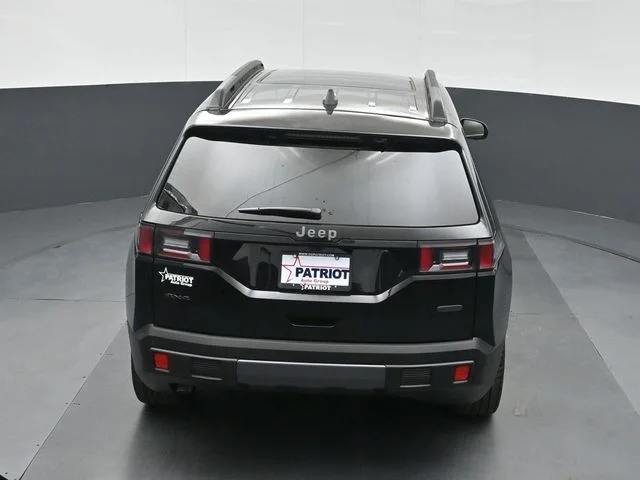 New 2026 Diamond Black Crystal Pearl-Coat Exterior Paint Jeep Overland image 35