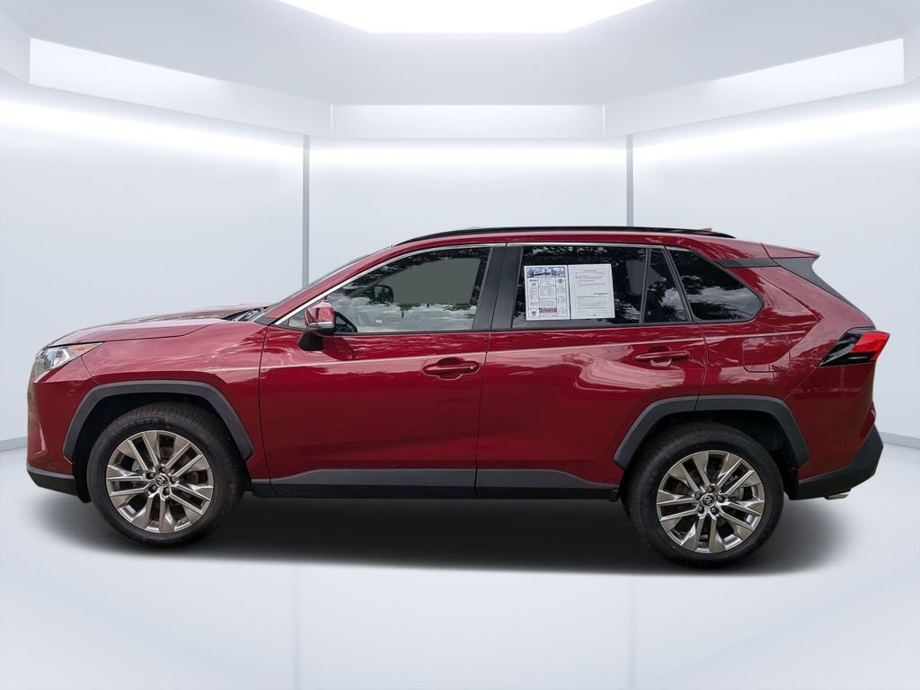Used 2021 Red Toyota XLE Premium image 6