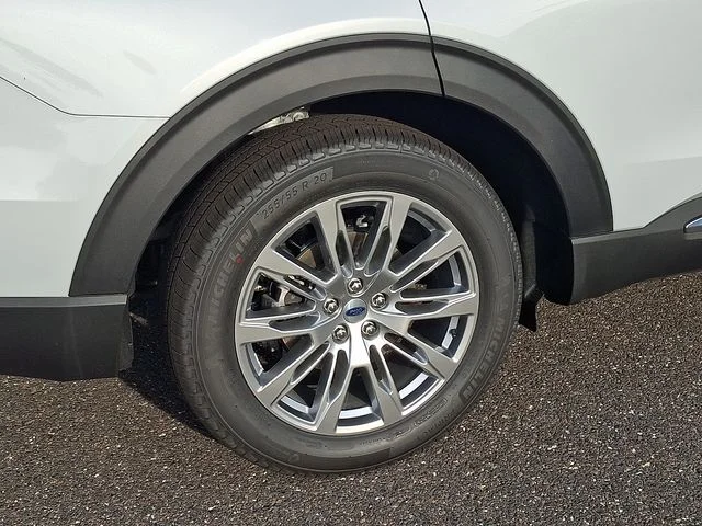 New 2026 Space White Metallic Ford Platinum™ image 5