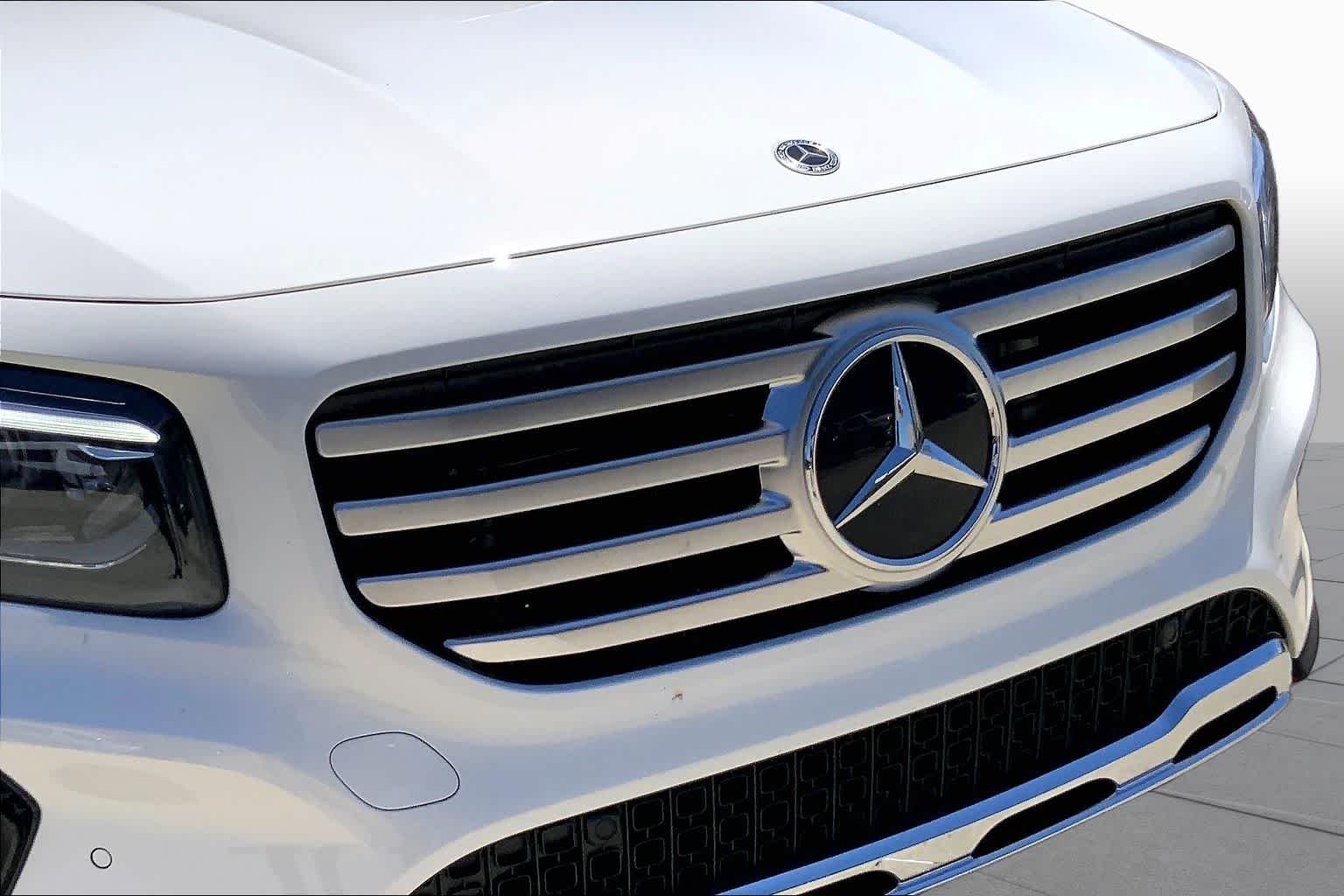 Certified Used 2025 Polar White Mercedes-Benz GLB 250 image 27