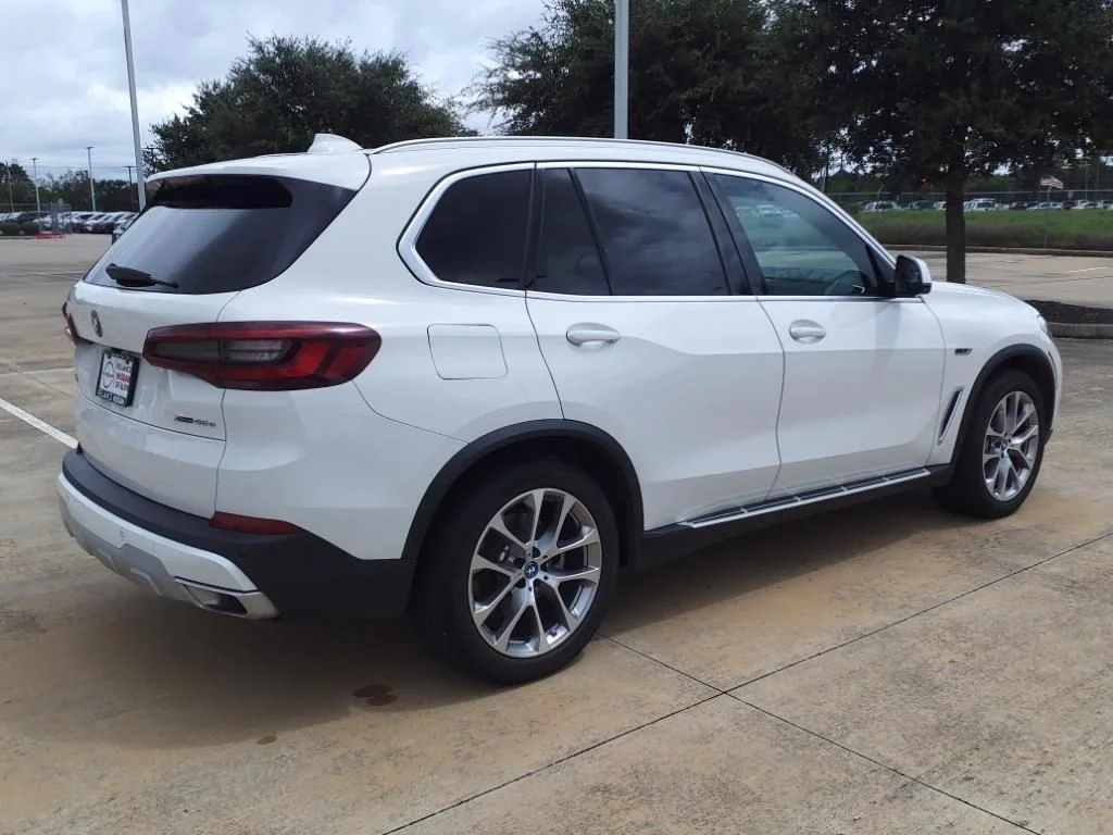 Used 2023 White BMW xDrive45e image 16