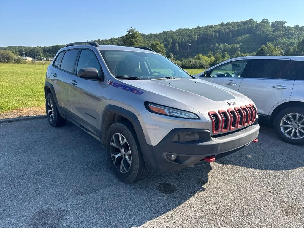 Used 2018 Billet Silver Metallic Jeep Trailhawk image 10