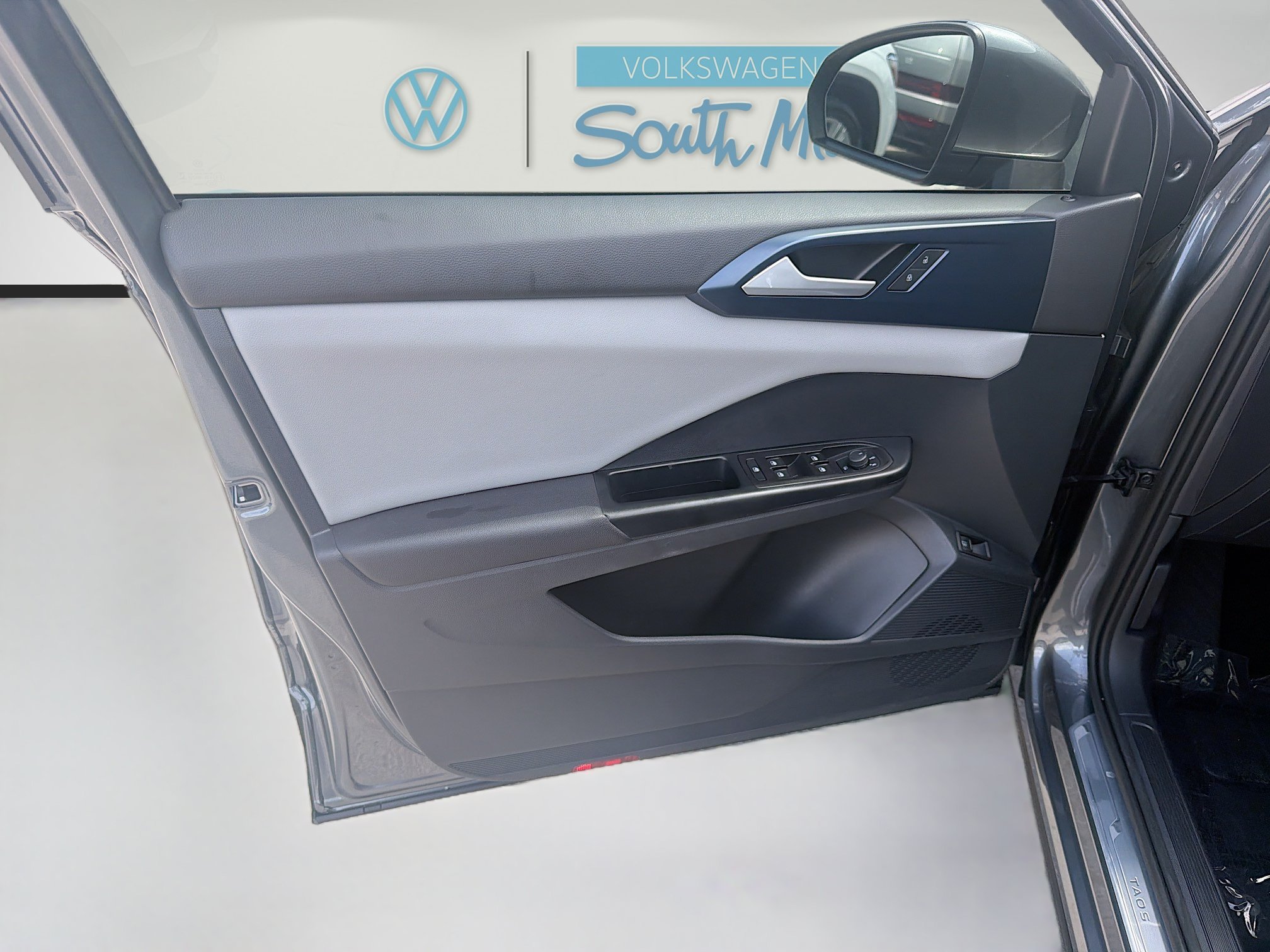 Certified Used 2023 Platinum Gray Metallic Volkswagen SE image 19