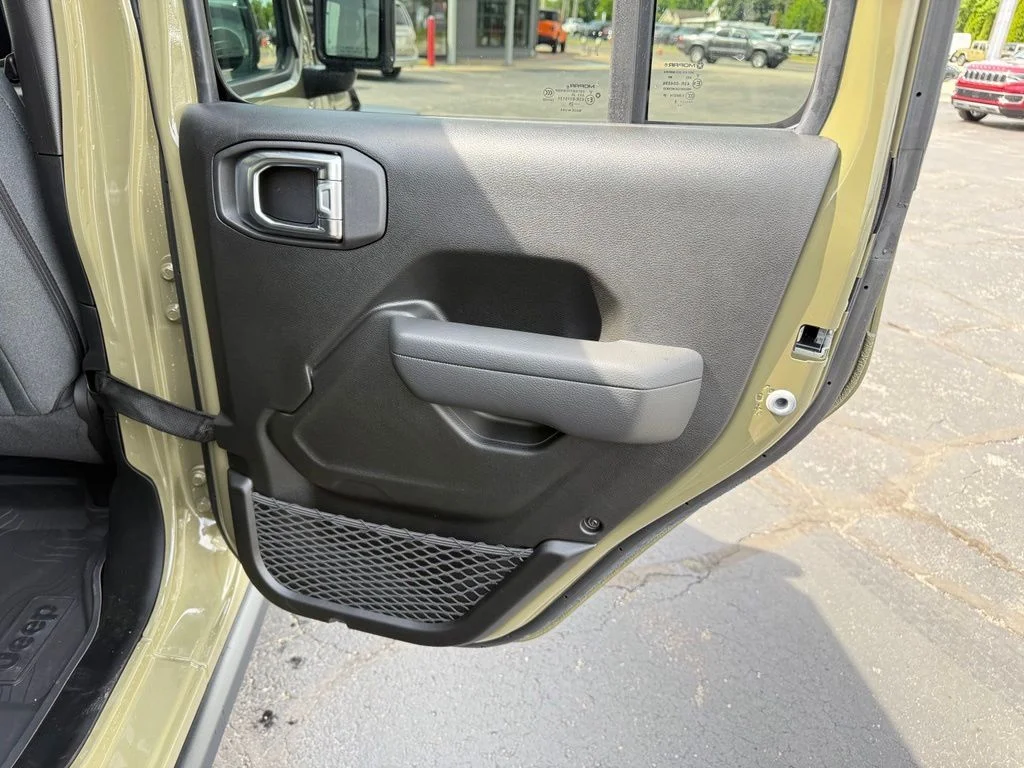 2025 Jeep Wrangler 4-Door Willys - Photo 26