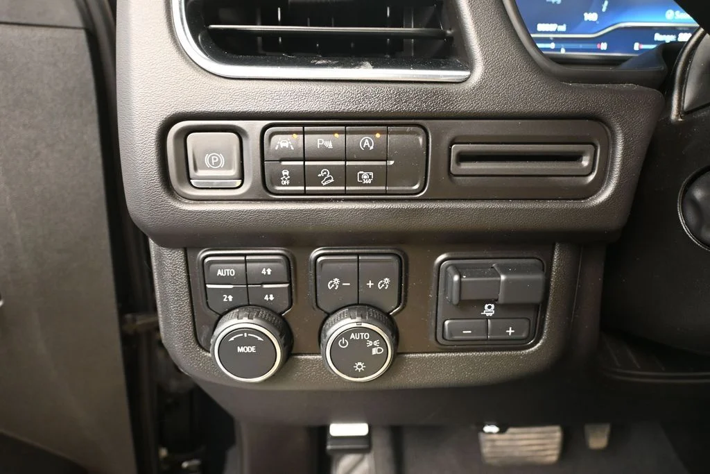 Used 2024 Black Chevrolet Z71 image 25
